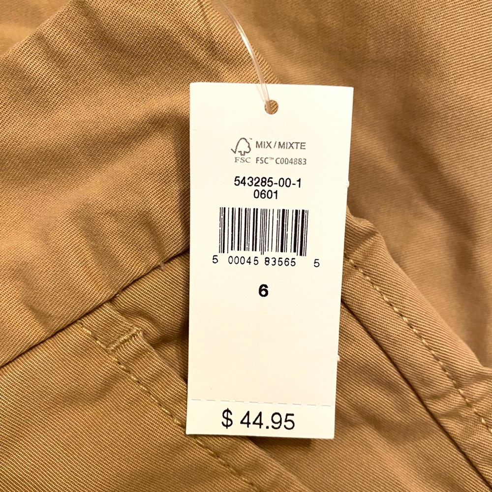 GAP Women's Pleated Khaki Mojave High Rise Shorts | Pockets front and back - Picture 4 of 10